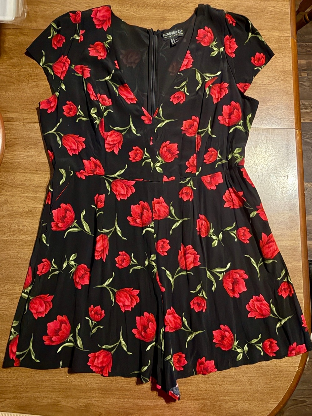 Forever 21+ Black Red Rose Floral Romper V-Neck Size 1X One piece Grunge Fall